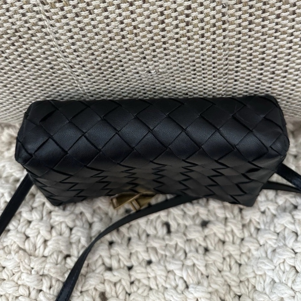 Bottega Veneta Intrecciato Shoulder Bag In Black Leather With Gold Hardware - Picture 13 of 15